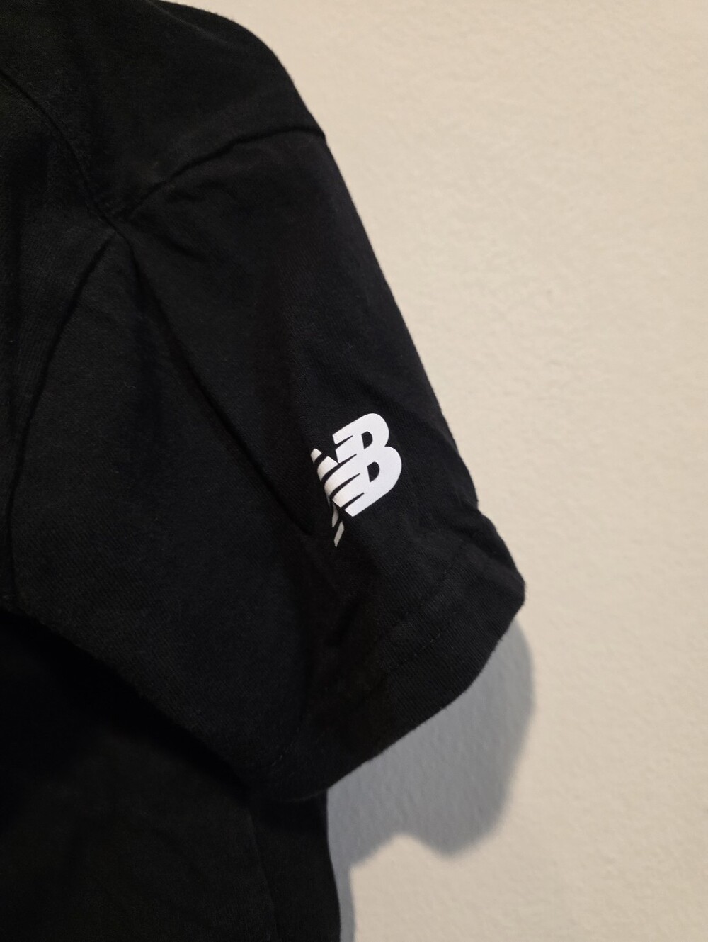 New Balance Black Tee with White Logo - Kids Short Sleeve Size 8 - Picture 3 of 5